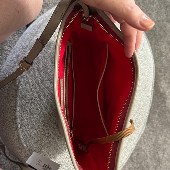 NWT - Dooney & Bourke beautiful Florentine leather - Picture 11 of 13